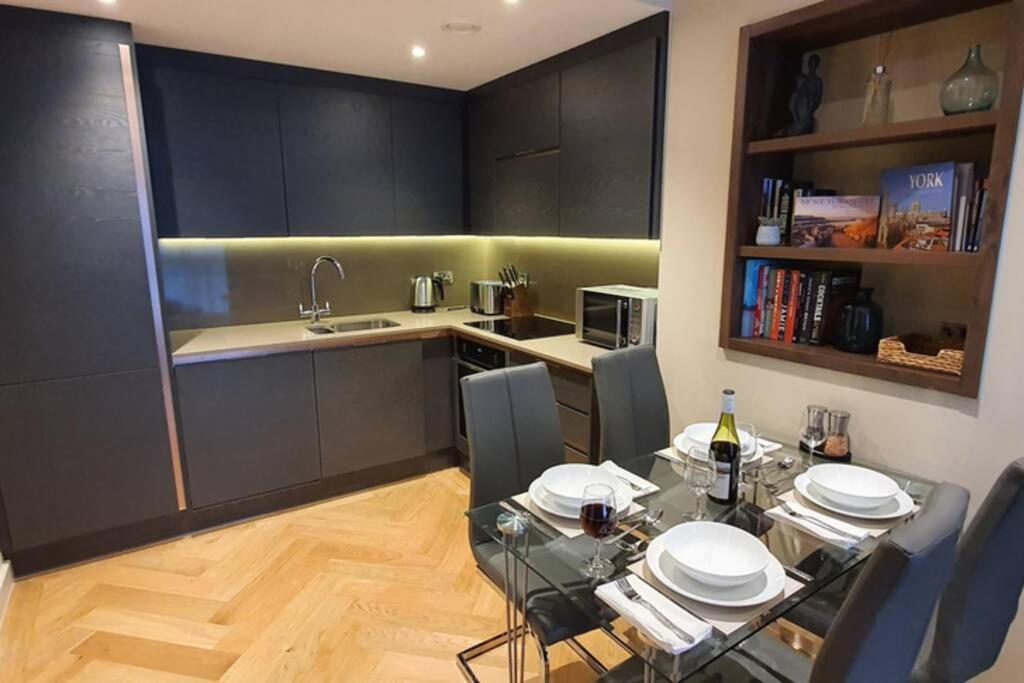 Luxury One Bedroom Apartment Within The City Walls York Eksteriør bilde